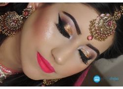 school-chalao-real-bride-engagement-nikaah-asian-bridal-makeup-gold-smokey-eyes-and-bright-pink-lipstick.jpg