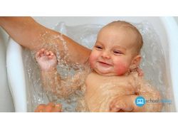 school-chalao-baby-s-first-bath.jpg