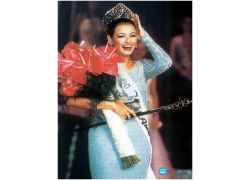 school-chalao-dia-mirza-miss-asia-pacific-2000.png