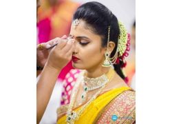 school-chalao-indian-traditional-bridal-bindis-and-kalyana-tilakam.jpg