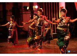 school-chalao-lavani-dance-maharashtra.jpg