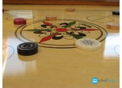 school-chalao-playing-environment-of-carrom.jpg