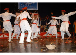 school-chalao-povadas-dance-maharashtra.jpg